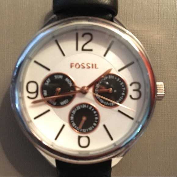 **FOSSIL WATCH!! - Picture 3 of 5